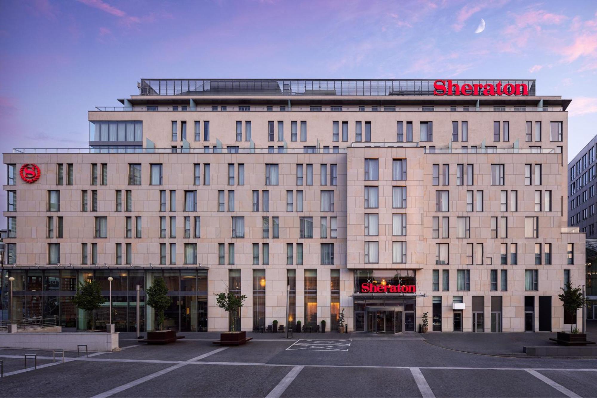 Sheraton Bratislava Hotel Exterior foto